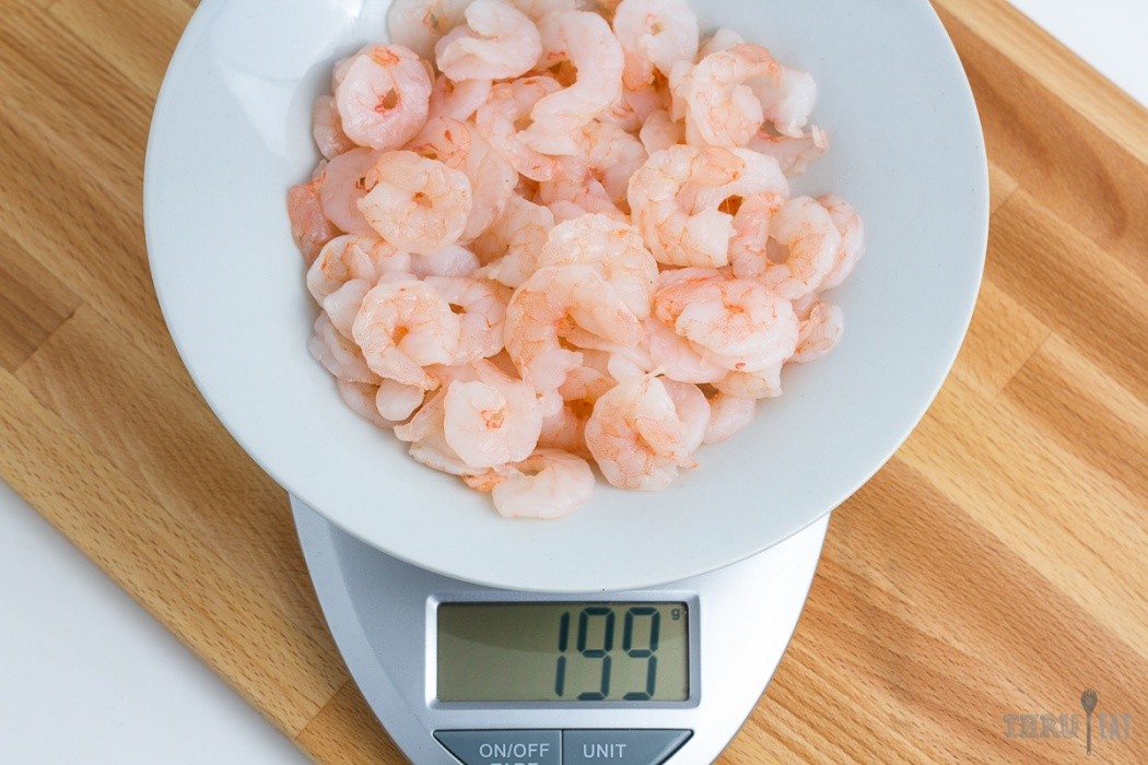 199 grams of shrimp on a scale