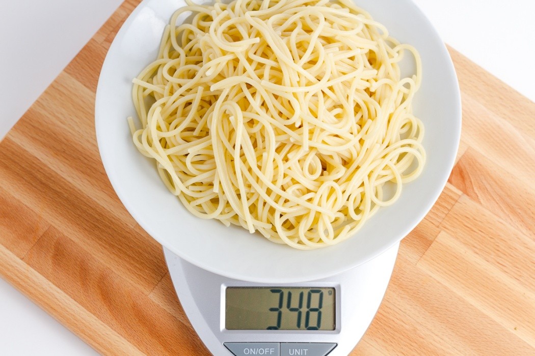 Use thin spaghetti noodles instead of regular for quicker rehydation 348 grams of cooked thin spaghetti on a scale