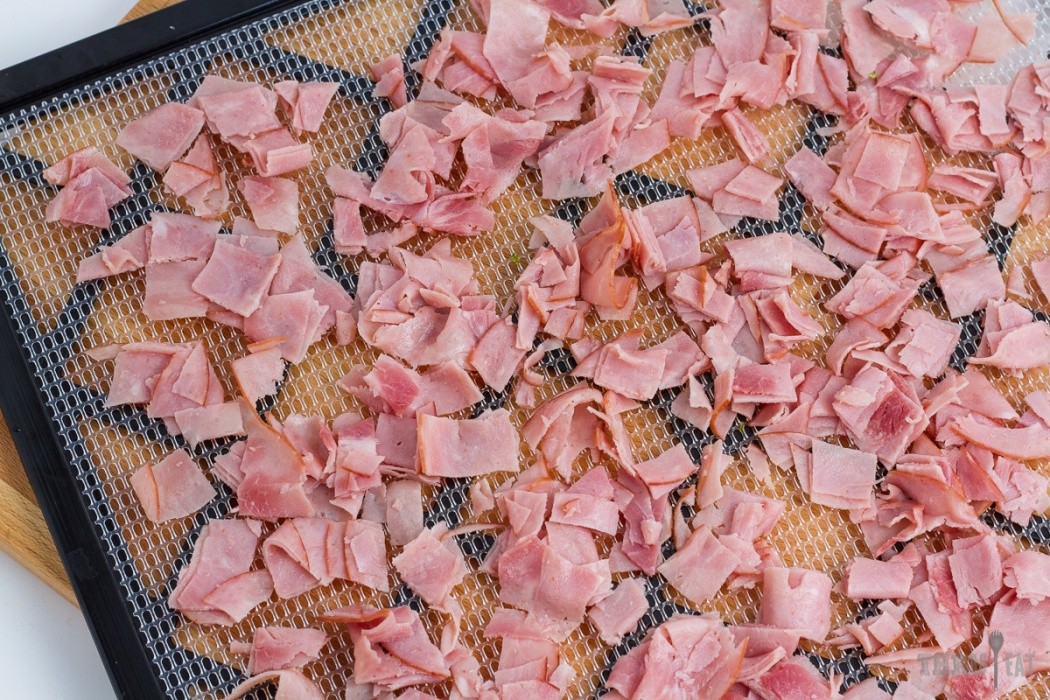 Avoid crowding the dehydrator tray sliced and chopped deli ham on a dehydrator tray