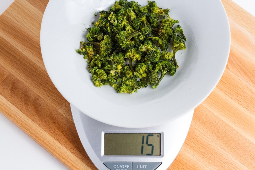 Handle dehydrated broccoli carefully as the florets are very delicate 15 grams of dehydrated broccoli