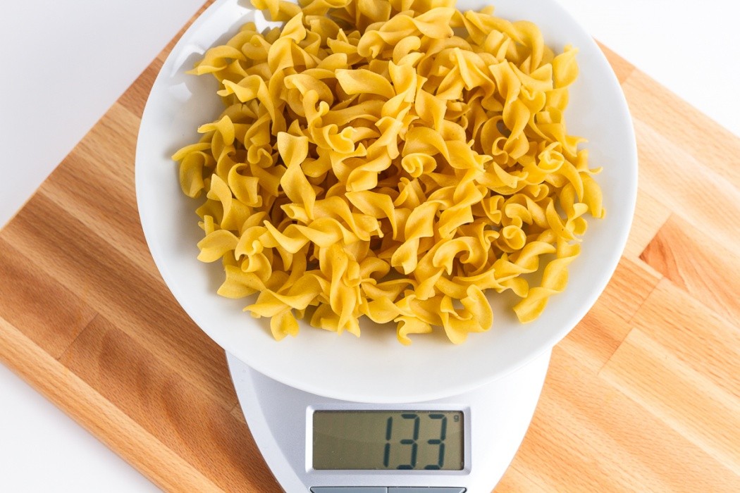 Some egg noodles will stick to each other, put it in a bag and shake to separate 133 grams of dehydrated egg noodles