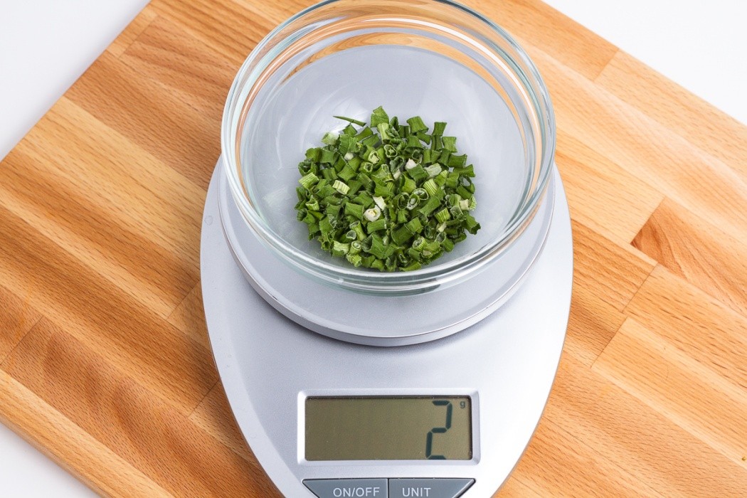 Dried green onions may smell funny, but once added to food the flavor is incredible 2 grams of dried green onions