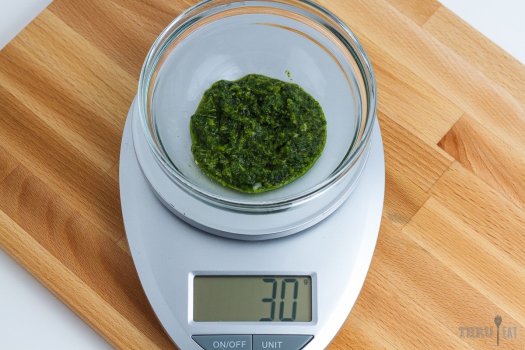 30 grams of pesto on a scale