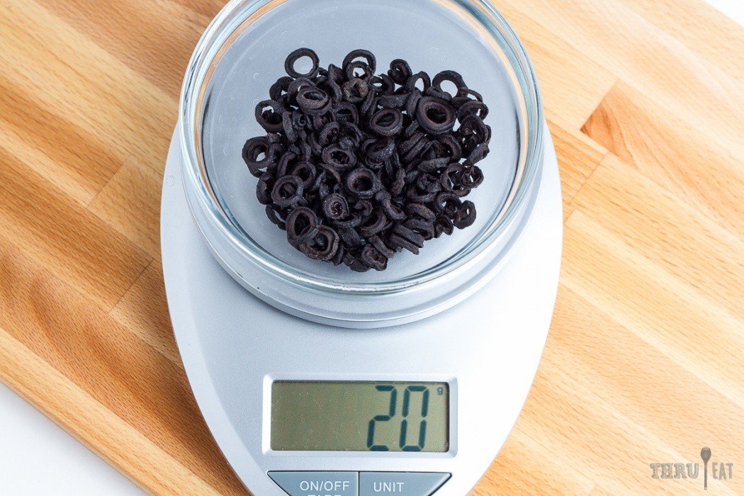 20 grams dehydrated sliced black olives on a scale