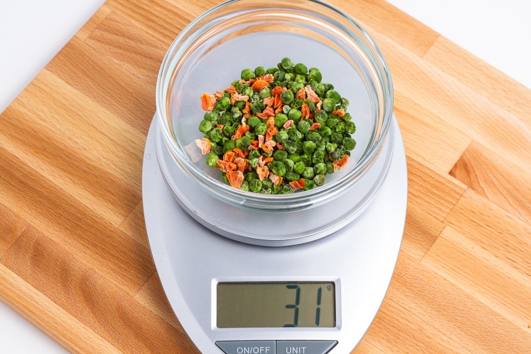 The finished product looks leather and has a very hard chewy texture 31 grams of dehydrated peas and carrots